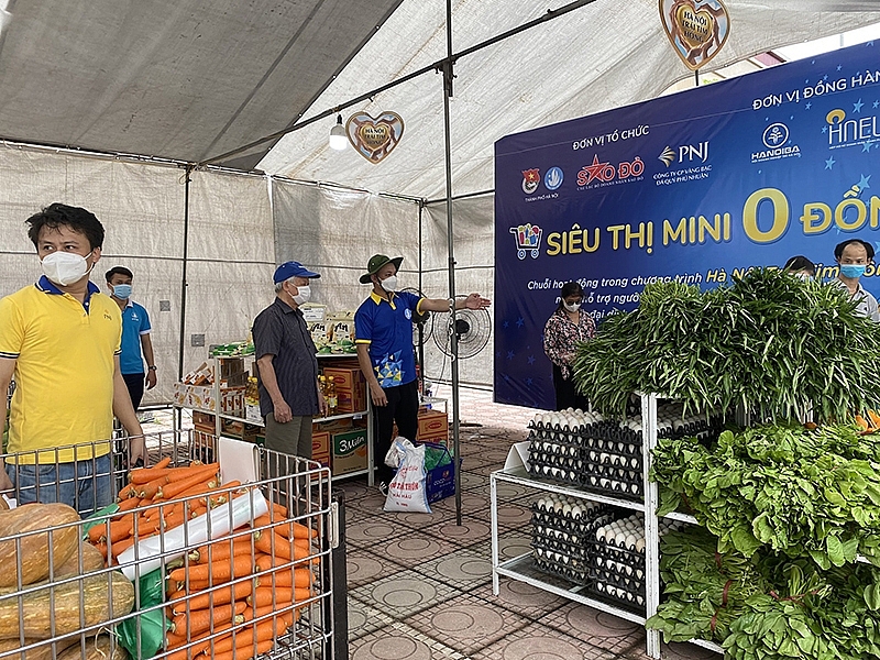 “Siêu thị mini 0 đồng” tại Hà Nội là hoạt động nằm trong chiến dịch Hà Nội Trái tim hồng do Thành đoàn - Hội Sinh viên Việt Nam TP Hà Nội cùng các đơn vị đồng phối hợp tổ chức.