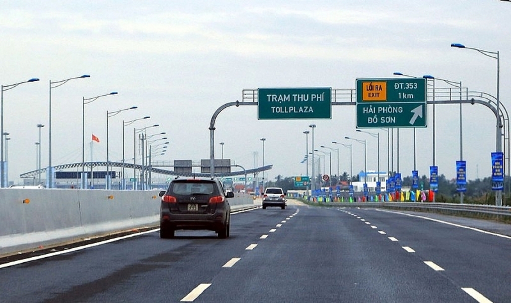 Tổng cục Đường bộ Việt Nam kiến nghị giảm 30% giá vé cho xe lưu thông cao tốc Hà Nội-Hải Phòng.