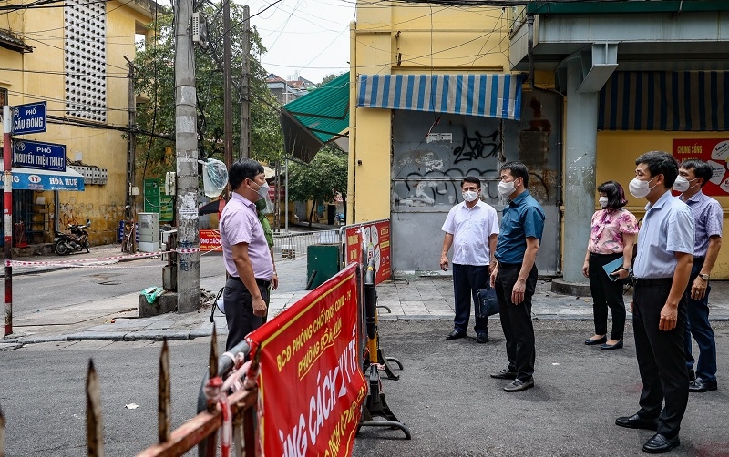 Đoàn kiểm tra trực tiếp thị sát, kiểm tra công tác phòng, chống dịch Covid-19 khu cách ly chợ Thanh Hà