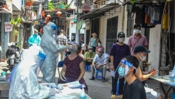 Quận Hoàn Kiếm yêu cầu dừng cấp giấy ra vào khu vực cách ly y tế phường Chương Dương