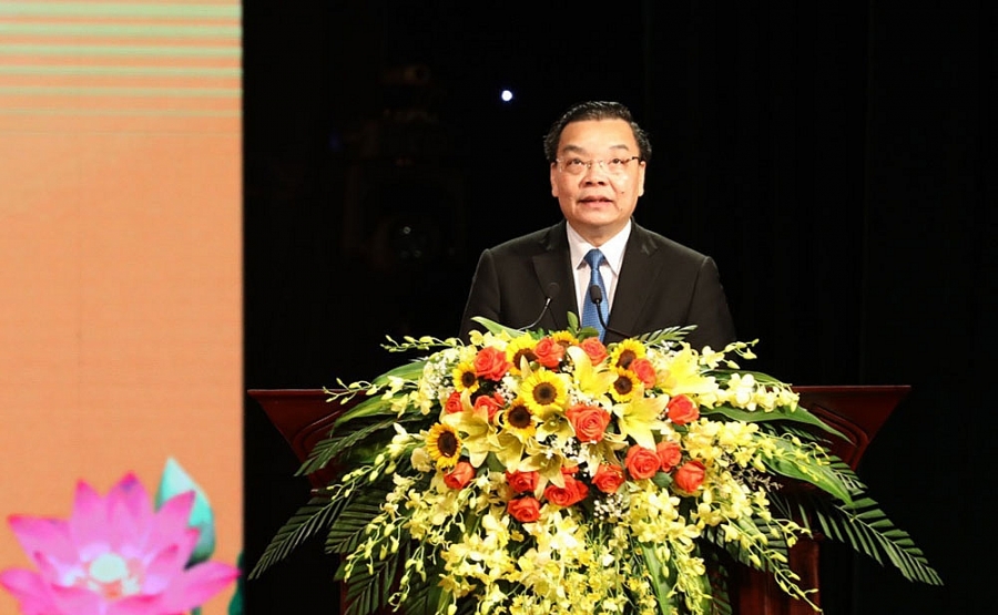 Chủ tịch UBND thành phố Chu Ngọc Anh báo cáo kết quả phong trào thi đua và công tác khen thưởng giai đoạn 2015-2020.