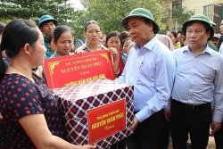 Thủ tướng Chính phủ thăm hỏi, tặng quà cho người dân vùng lũ Quảng Bình