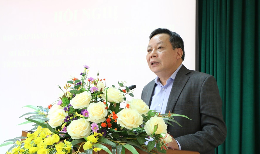 Phó Bí thư Thành ủy Hà Nội Nguyễn Văn Phong phát biểu tại hội nghị. 
