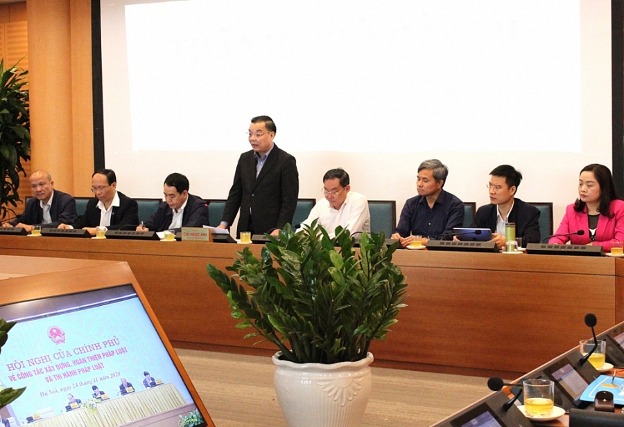 Chủ tịch UBND TP Hà Nội Chu Ngọc Anh phát biểu tại điểm cầu UBND TP Hà Nội. 