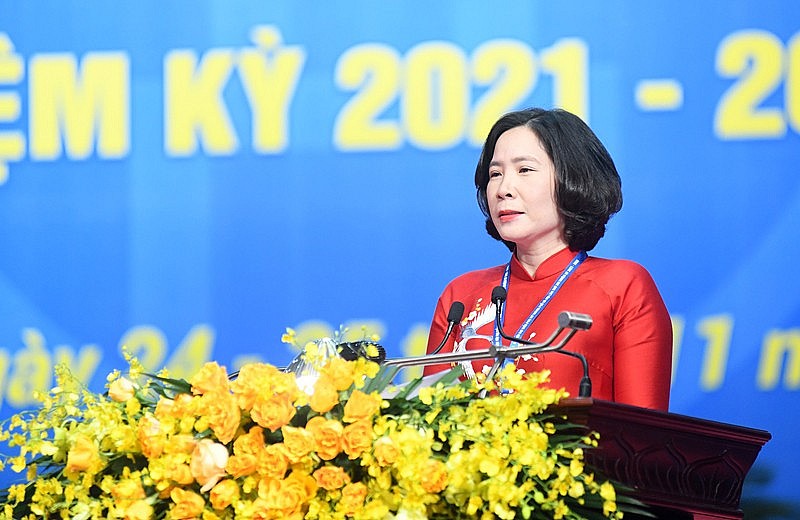Chủ tịch Hội Liên hiệp phụ nữ thành phố Hà Nội Lê Kim Anh phát biểu khai mạc đại hội