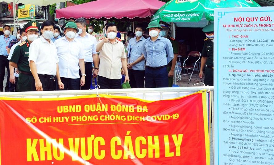 Bí thư Thành ủy Hà Nội Đinh Tiến Dũng kiểm tra công tác phòng, chống dịch Covid-19 tại ngõ Văn Chương (quận Đống Đa)