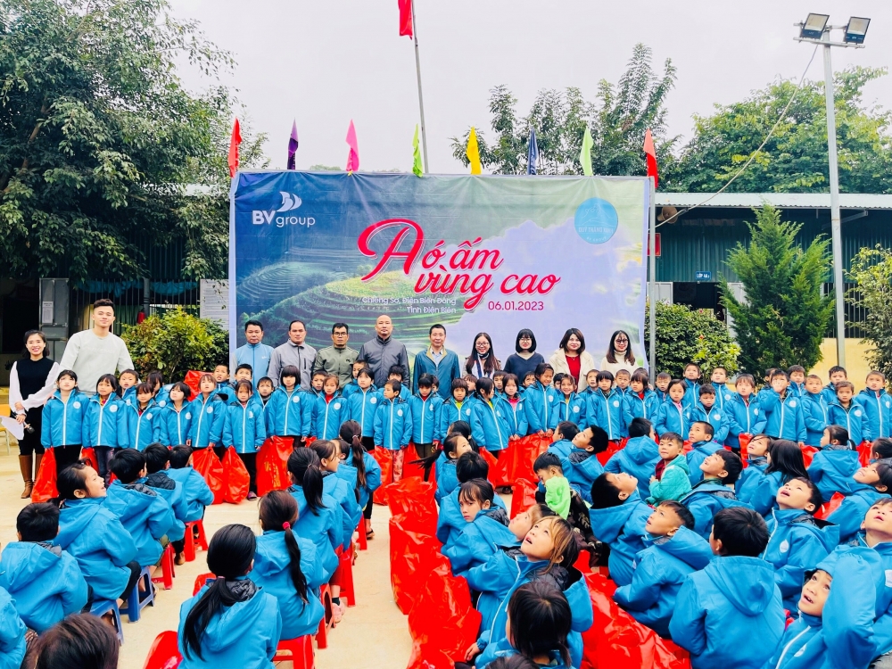 Trăng Xanh chắp cánh ước mơ cho học sinh vùng cao