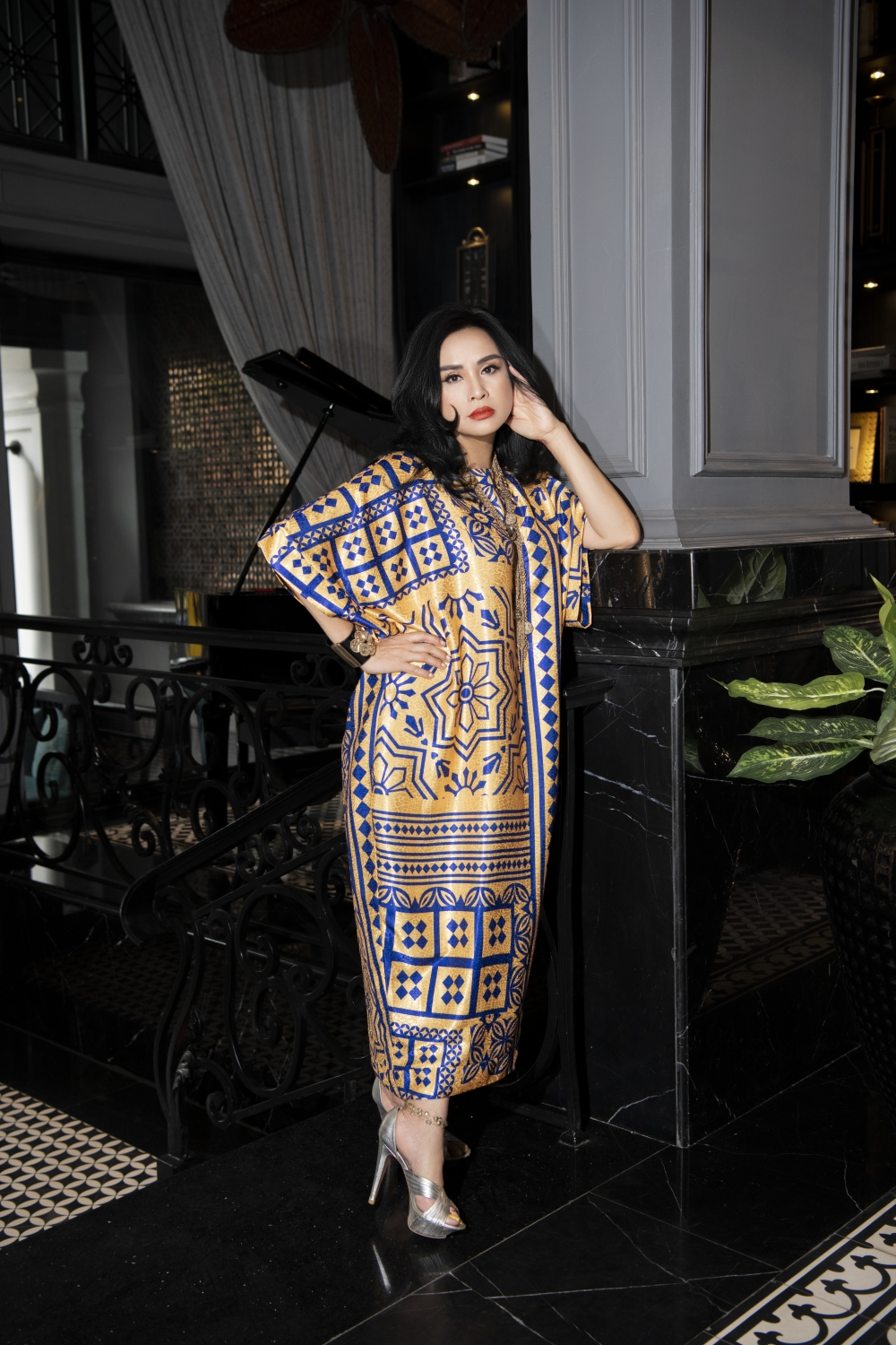 Mỗi lần xuất hiện, diva Thanh Lam vẫn luôn gây ấn tượng trong lòng công chúng. Trong trang phục của độc đáo của VROSA, diva Thanh Lam đẹp cá tính, quý phái, kiêu sa. Mỗi lần xuất hiện, diva Thanh Lam vẫn luôn gây ấn tượng trong lòng công chúng. Trong trang phục của độc đáo của VROSA, diva Thanh Lam đẹp cá tính, quý phái, kiêu sa.