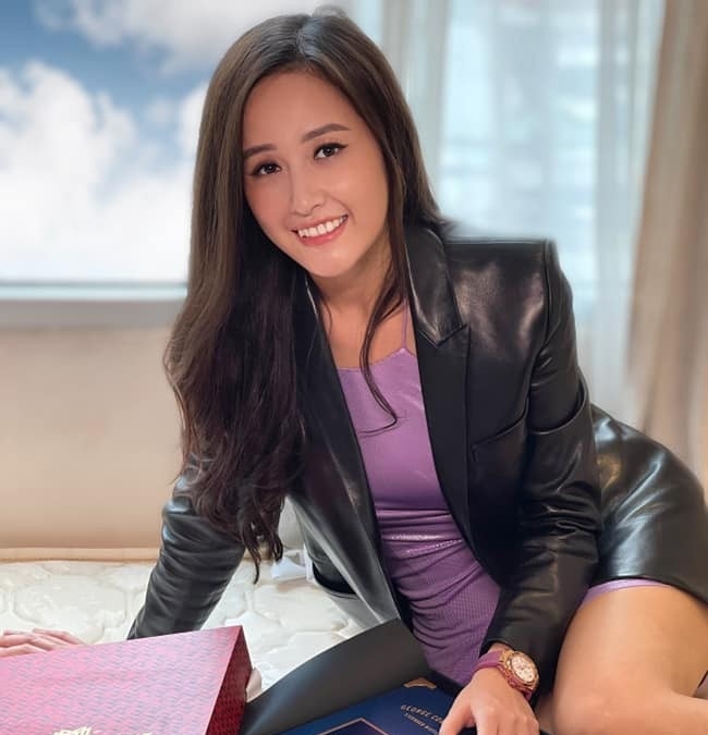 Đỗ Thị Hà giản dị đi từ thiện ngày giáp Tết, Mai Phương Thuý không về nhà đón năm mới vì dịch