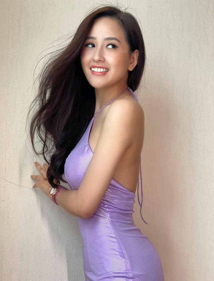 Hoa hậu Mai Phương Thuý chia sẻ năm nay cô quyết định đón Tết tại Sài Gòn mà không về với gia đình ở Hà Nội do lo ngại tình hình dịch bệnh. Người đẹp cho biết mẹ cô hoàn toàn ủng hộ quyết định của con gái và hỏi xem cô cần chuẩn bị những gì để đón Tết.