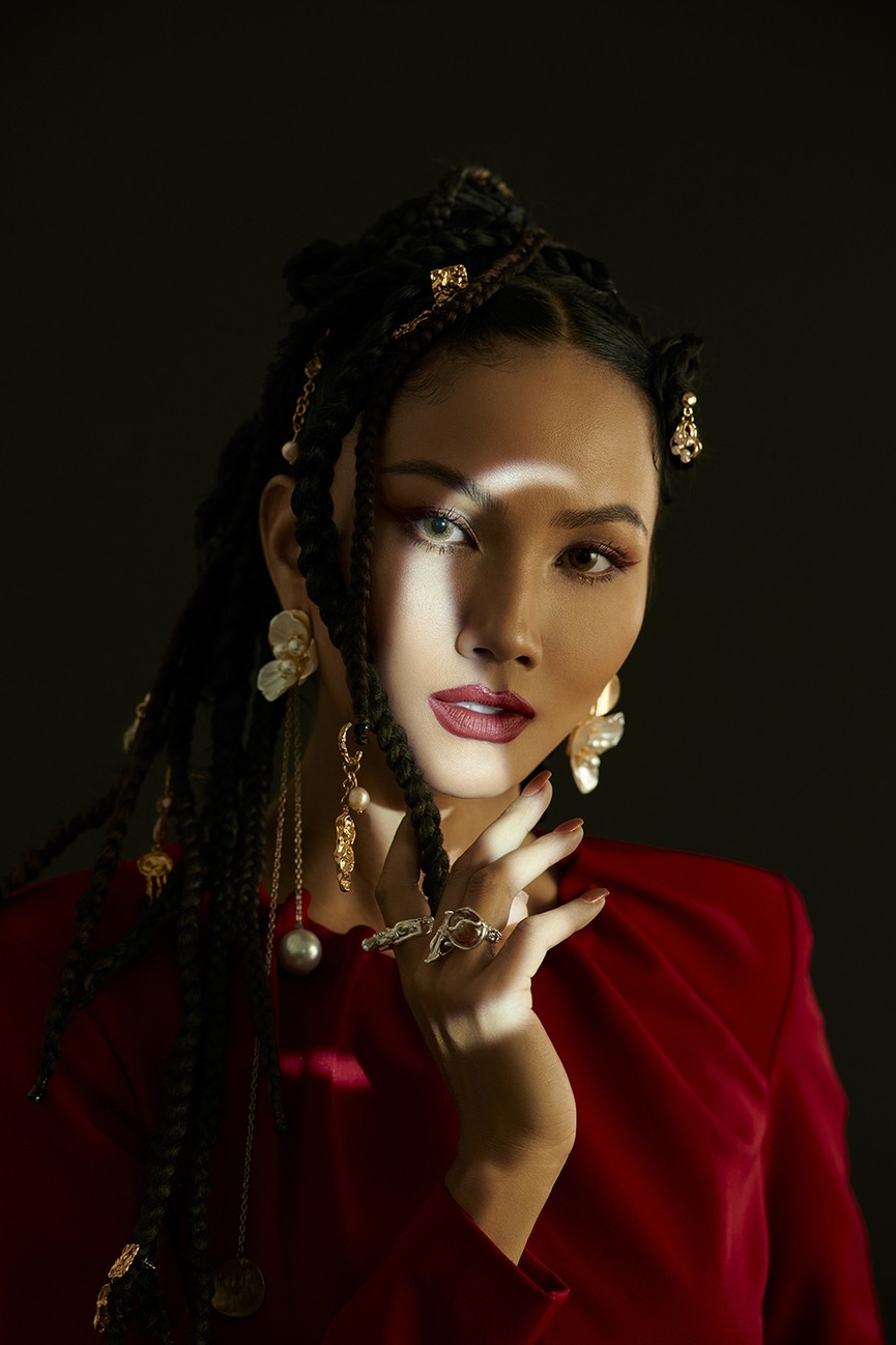 Dù ở trong hoàn cảnh nào, vẫn phải luôn giữ sự lạc quan yêu đời, nở nụ cười tươi mỗi ngày thức dậy, sẵn sàng tiếp thêm sức mạnh cho ngọn lửa đam mê.