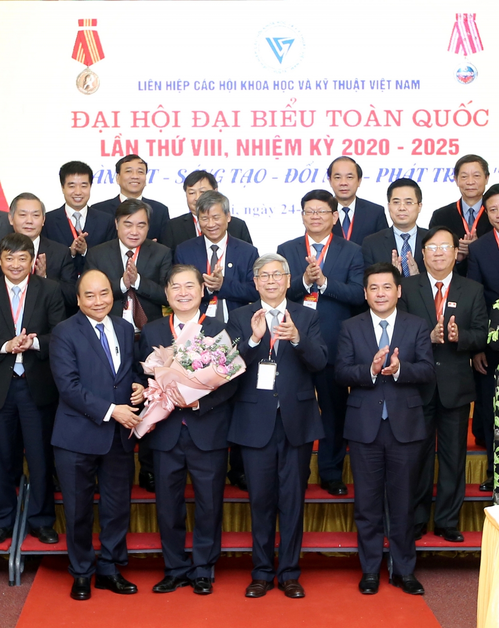 Chủ tịch VUSTA tin tưởng trí thức nước nhà đáp ứng tốt yêu cầu mới của Cách mạng Việt Nam, đưa đất nước lên tầm cao mới, thể hiện khát vọng của toàn Đảng, toàn dân, như điều Chủ tịch Hồ Chí Minh mong ước “Đất nước sánh vai với cường quốc năm châu” thành hiện thực.