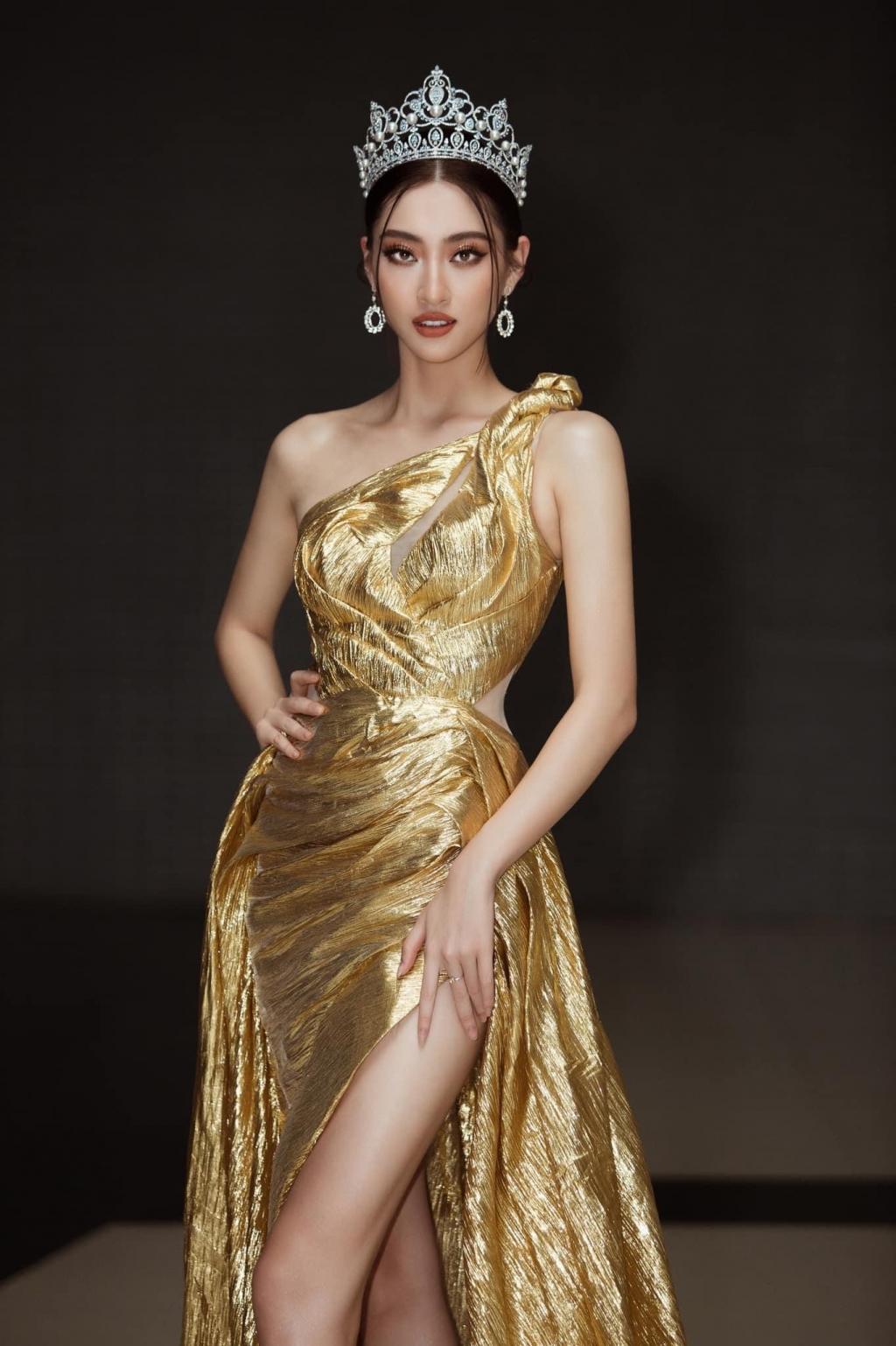 Tour tuyển sinh Miss World Vietnam 2021 vừa qua lại tiếp tục hành trình giao lưu cùng các sinh viên tại trường Đại học Tôn Đức Thắng. Sự kiện diễn ra kết hợp cùng cuộc thi Miss & Mister University Ton Duc Thang với sự góp mặt của Hoa hậu Lương Thuỳ Linh, Á hậu Kiều Loan, Chủ tịch Miss World Vietnam - Phạm Kim Dung và Người đẹp Thuỳ Tiên.