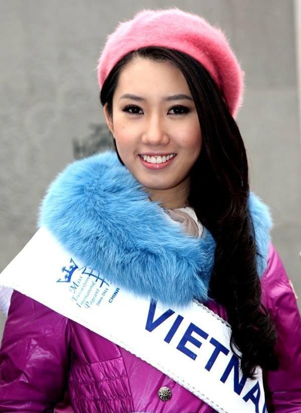 Năm 2011, Thúy Ngân được đề cử đại diện cho Việt Nam tham dự cuộc thi Nữ Hoàng du lịch quốc tế được tổ chức ở Trung Quốc.