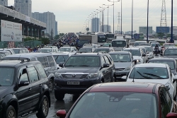 Thu phí ô tô vào trung tâm Sài Gòn có phải là giải pháp khả thi chống ùn tắc?