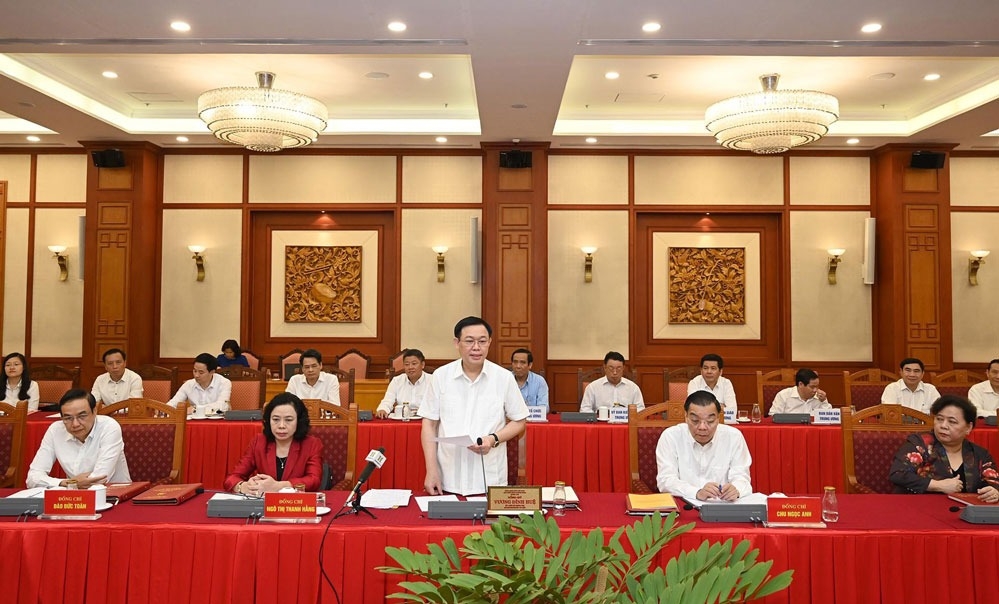 Đồng chí Vương Đình Huệ, Ủy viên Bộ Chính trị, Bí thư Thành ủy Hà Nội phát biểu tại buổi làm việc của tập thể Bộ Chính trị với Ban Thường vụ Thành ủy. Ảnh: Nhật Nam