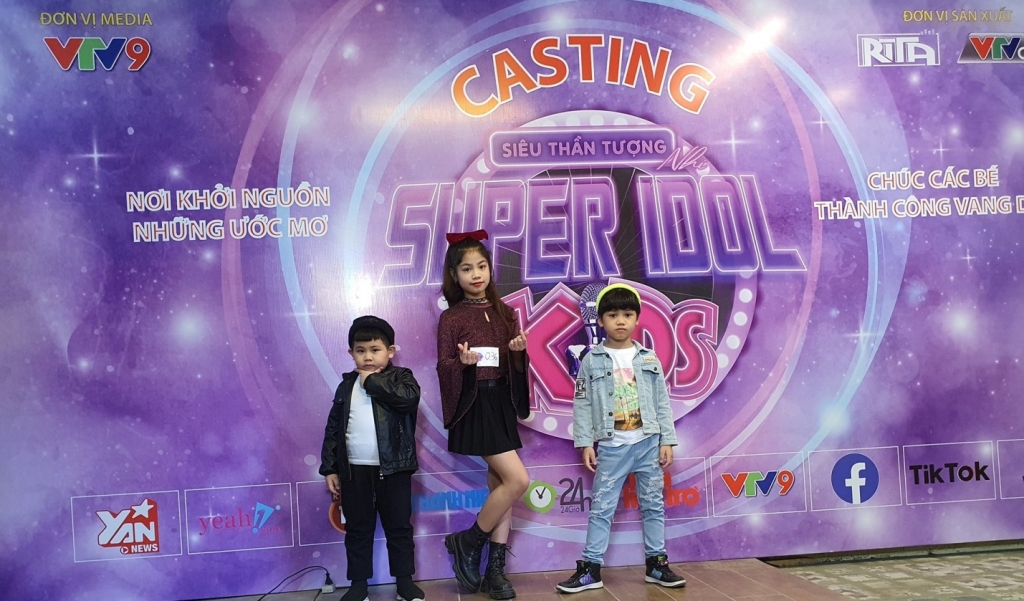 Susi Bảo Anh - 9 tuổi đến từ Hà Nội (đứng giữa) tại vòng casting chương trình Super Idol Kids 2021.