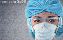 Thấy gì trong nhật ký Covid-19 của nữ y tá xinh đẹp?