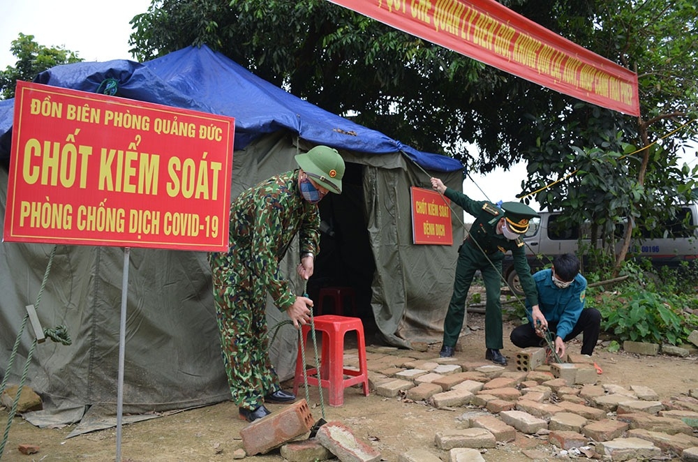 Một chốt kiểm soát dịch bệnh do lực lượng biên phòng lập để ngăn chặn các đối tượng vượt biên trái phép