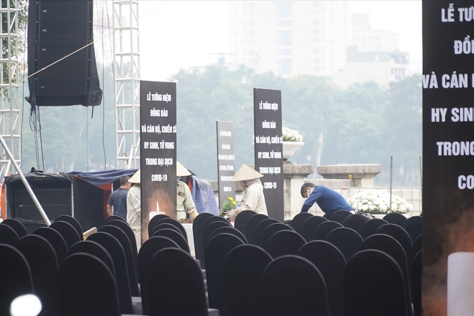 Hà Nội vận động người dân trên địa bàn tắt đèn và thắp nến để tưởng niệm vào lúc 20h30.