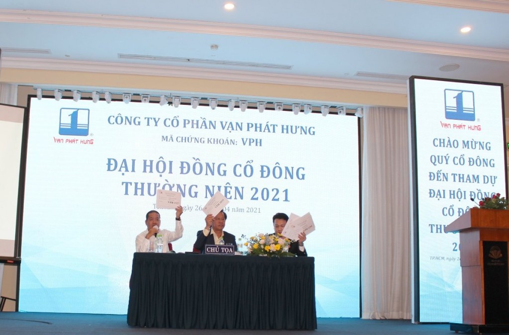 Công ty Chứng khoán Tiên Phong và Vạn Phát Hưng bị phạt vi phạm chứng khoán