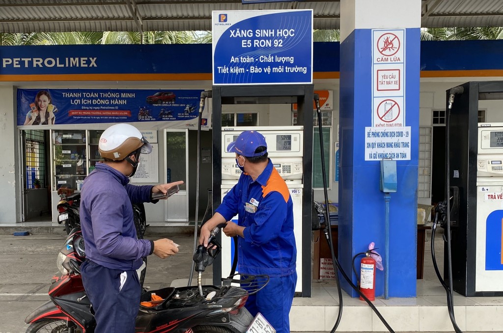 Giá xăng dầu trước sức ép 