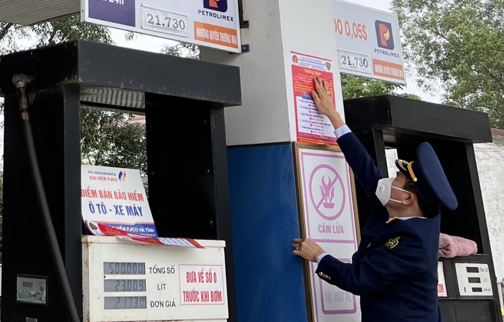 Giá xăng dầu trước sức ép 