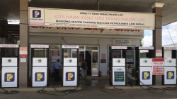 Lâm Đồng: Cửa hàng "găm" hơn 5.700 lít dầu, không bán cho người dân