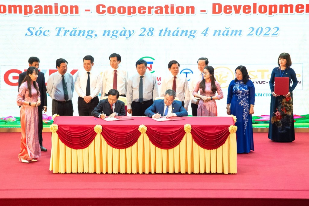 Trungnam Group ký kết đầu tư nhiều dự án năng lượng và công nghiệp tại Sóc Trăng