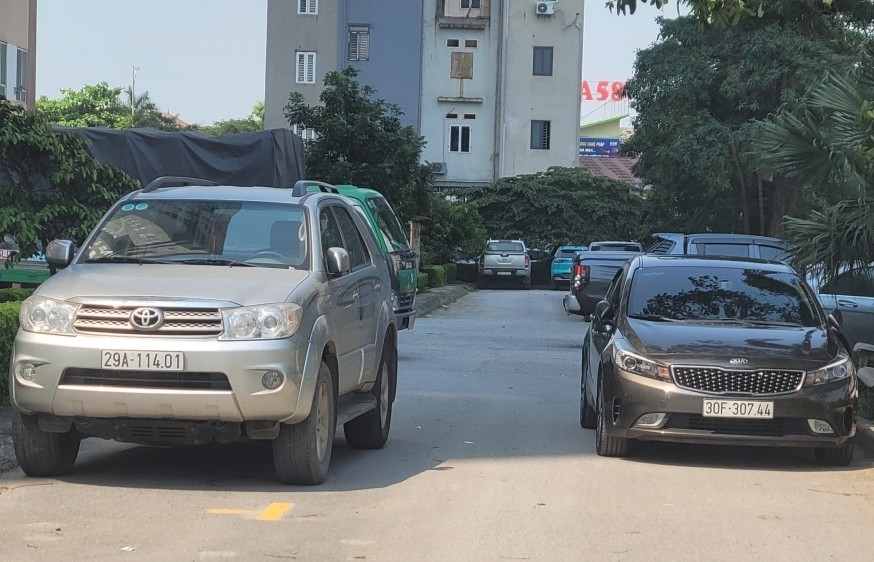 Hà Nội: Bát nháo tình trạng đỗ xe ở Khu đô thị Tân Việt