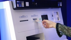 Nhiều ngân hàng bắt đầu cho phép nộp, rút tiền bằng căn cước công dân tại cây ATM