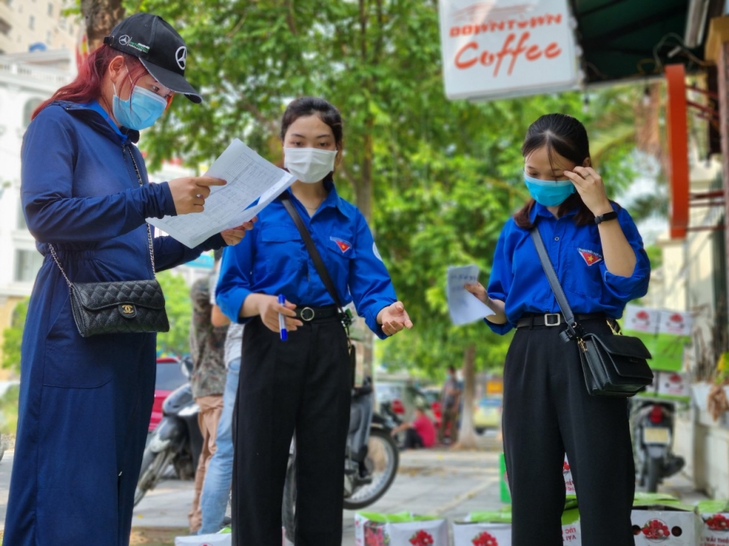 Chi đoàn Báo Tuổi trẻ Thủ đô kết nối, hỗ trợ tiêu thụ vải thiều Bắc Giang