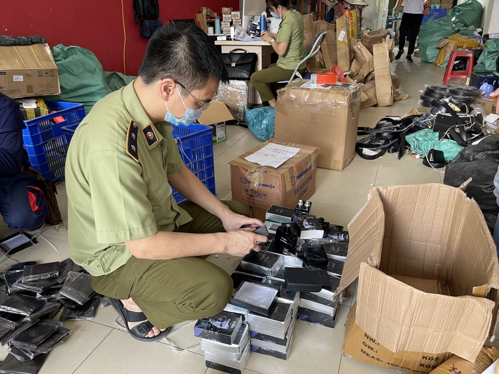 Hàng nghìn mỹ phẩm không hóa đơn, giả mạo nhãn hiệu bị thu giữ tại Hà Nội