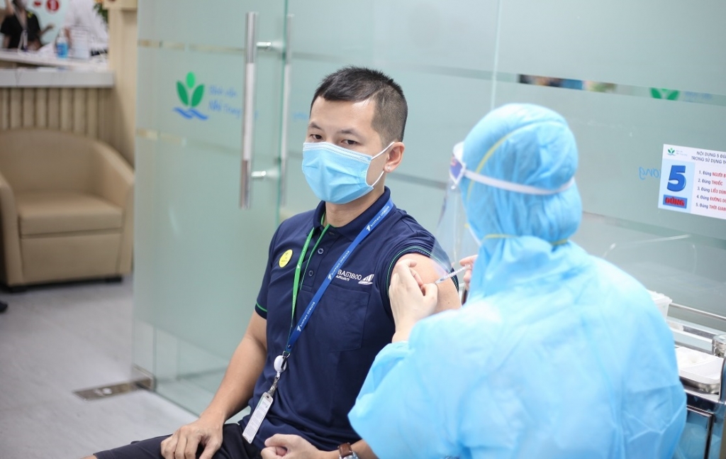 Hàng nghìn cán bộ nhân viên Bamboo Airways tiêm vaccine phòng Covid-19