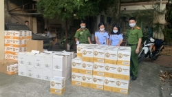 Hơn 900 chai rượu nghi nhập lậu tại cơ sở kinh doanh ở Hà Nội