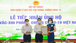 Bộ Tài chính tiếp nhận 5 tỷ đồng ủng hộ Quỹ Vắc xin phòng, chống Covid-19 từ NCB