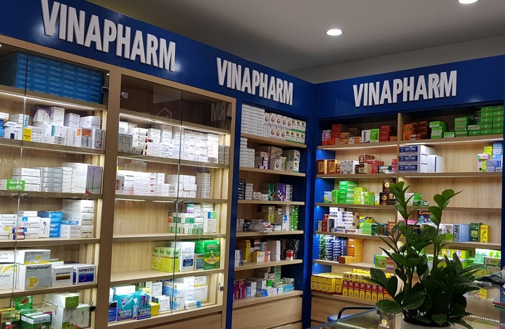 Chồng Phó Tổng Giám đốc VinaPharm bán “chui” cổ phiếu