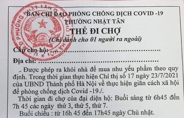 Một số phường ở Hà Nội phát “thẻ đi chợ” cho người dân theo ngày chẵn, lẻ