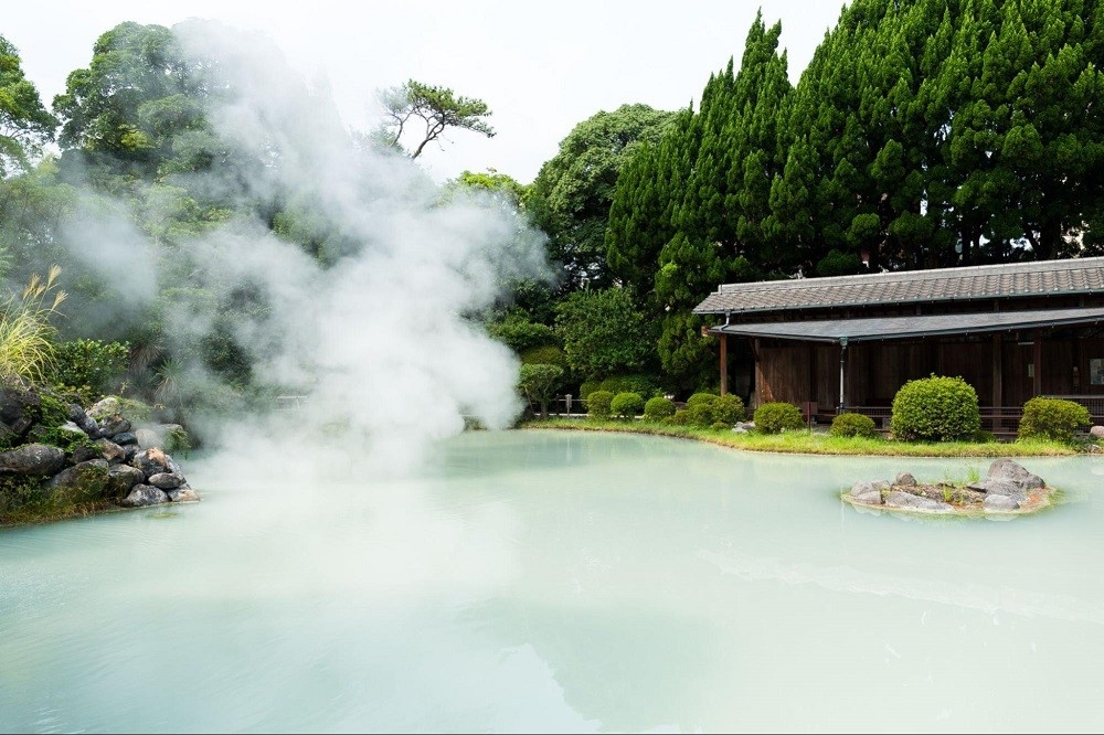 Vì sao văn hóa onsen trở thành biểu tượng của lối sống Nhật Bản?