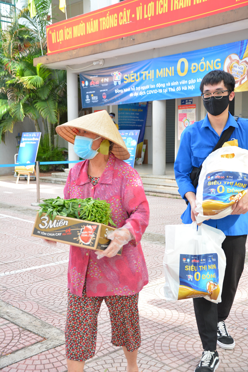 “Siêu thị mini 0 đồng” lan tỏa những điều tử tế để “không ai ở lại phía sau”