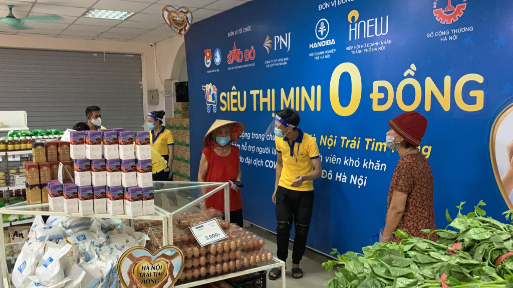 “Siêu thị mini 0 đồng” lan tỏa những điều tử tế để “không ai ở lại phía sau”