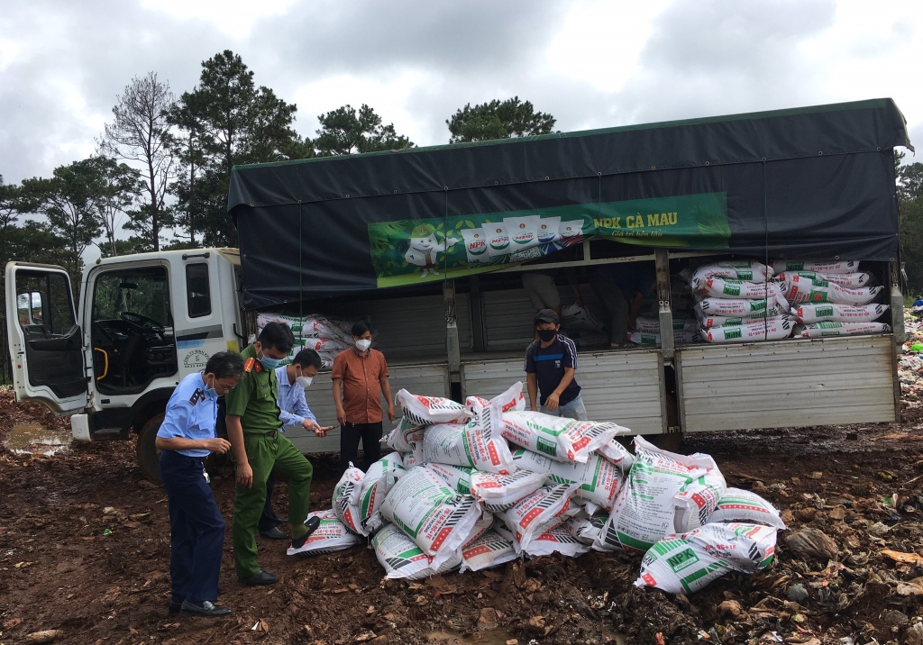 Nhiều cửa hàng kinh doanh phân bón giả, kém chất lượng bị phạt nặng