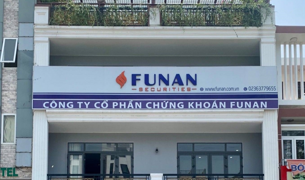 Hai doanh nghiệp bị phạt vi phạm lĩnh vực chứng khoán