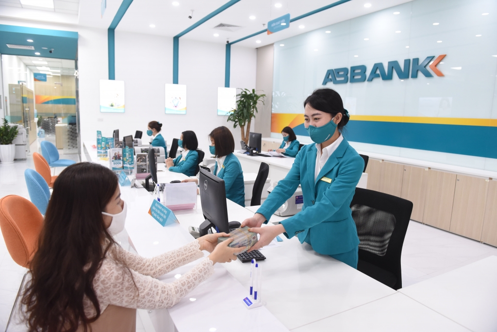 ABBank: Lợi nhuận tăng cao, nợ nguy cơ mất vốn cũng “phi mã”