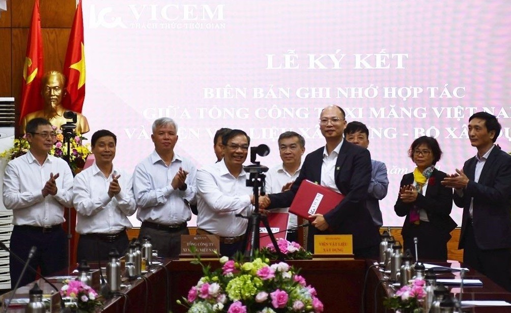 VICEM hợp tác đưa công nghệ vào sản xuất xi măng “xanh”