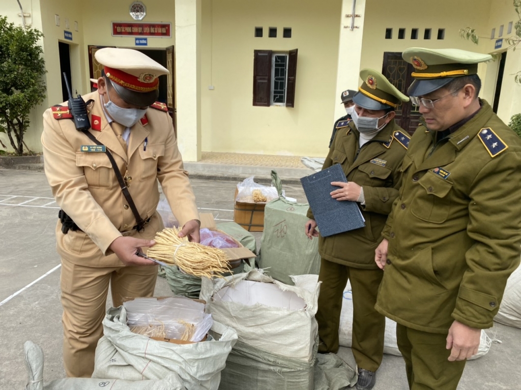 Chặn hơn 1,2 tấn dược liệu nhập lậu trên đường về Hà Nội