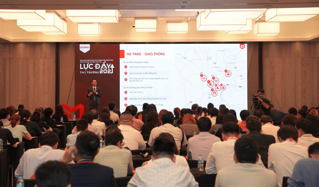Ông Nguyễn Hoàng - Giám đốc R&D DKRA Vietnam tổng kết diễn biến toàn cảnh thị trường bất động sản Nhà ở TP.HCM và vùng phụ cận năm 2020