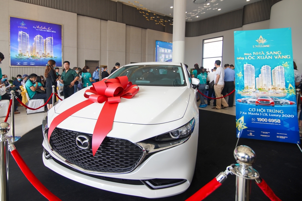 Xe Mazda 3 1.5 Luxury 2020 là món quà tri ân dành cho khách hàng sở hữu căn hộ Bien Hoa Universe Complex, nằm trong chương trình “Mua nhà sang đón lộc xuân vàng”