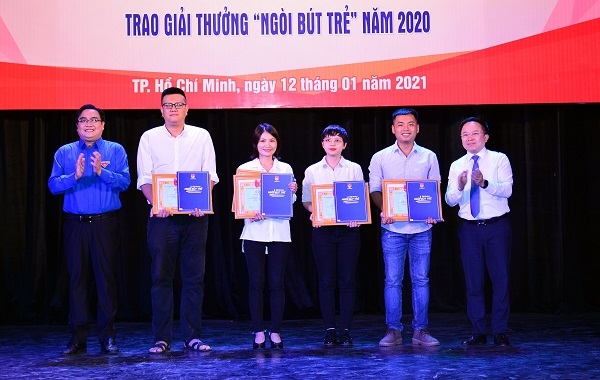 Thành đoàn TP HCM trao giải thưởng Ngòi bút trẻ năm 2020