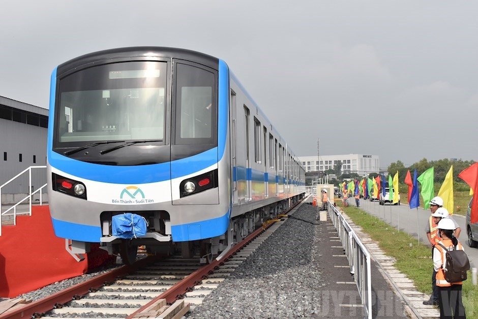 Tàu metro tuyến Bến Thành - Suối Tiên